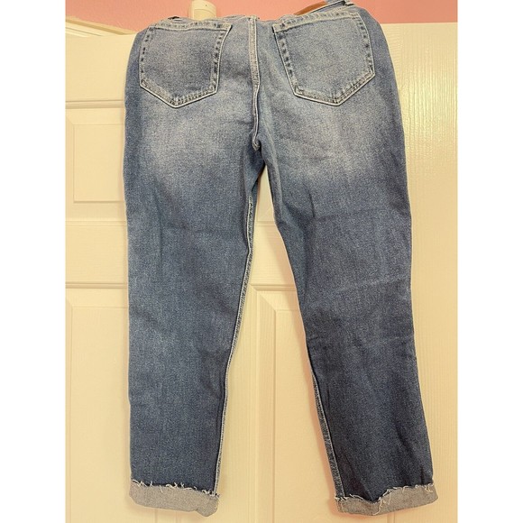 Hollister Ultra High Rise Mom Jeans Women's Size 3S W26 x L25 BRAND NEW - Picture 2 of 5